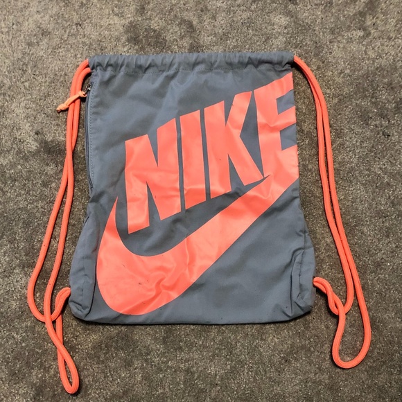 grey nike drawstring bag